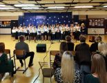 Koncert Chóru "Przemiana" przed wigilią dla zaproszonych gości oraz pracowników pedagogicznych i niepedagogicznych naszej szkoły., 